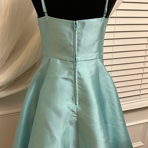 Bee Darlin Mint Green Formal Dress w/Rhinestones & side Pockets. Junior size 7-8 - Picture 4 of 7